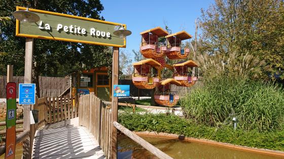 Photo de l'attraction de la Petite Roue sur le thème de la poule et des œufs